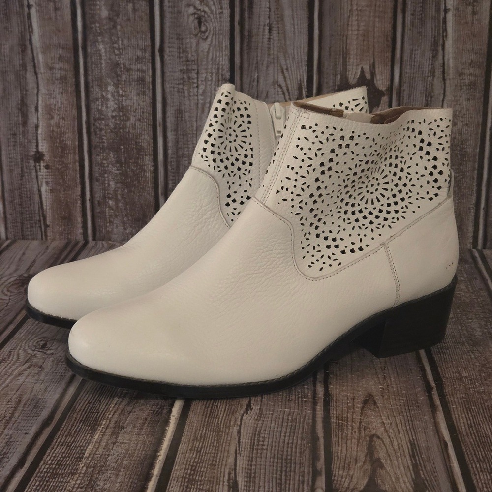Sz 8.5 Womens Vionic Lucianna White Leather Perforated Ankle Boots VGUC